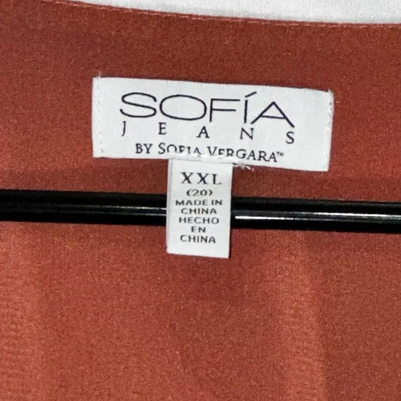 Sofia Vergara Floral V neck  Blouse - Picture 5 of 7